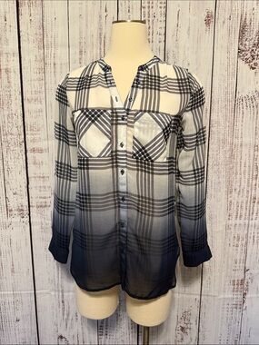 Reitmans Ombre Plaid Button-Up Blouse in White and Navy